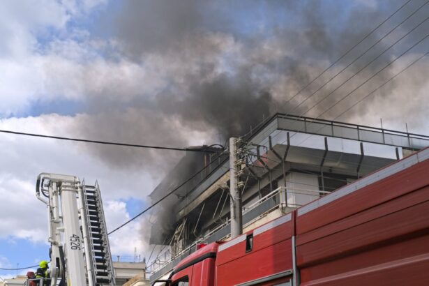 Φωτιά σε σπίτι στο Χαϊδάρι - Ισχυρή κινητοποίηση της Πυροσβεστικής 43