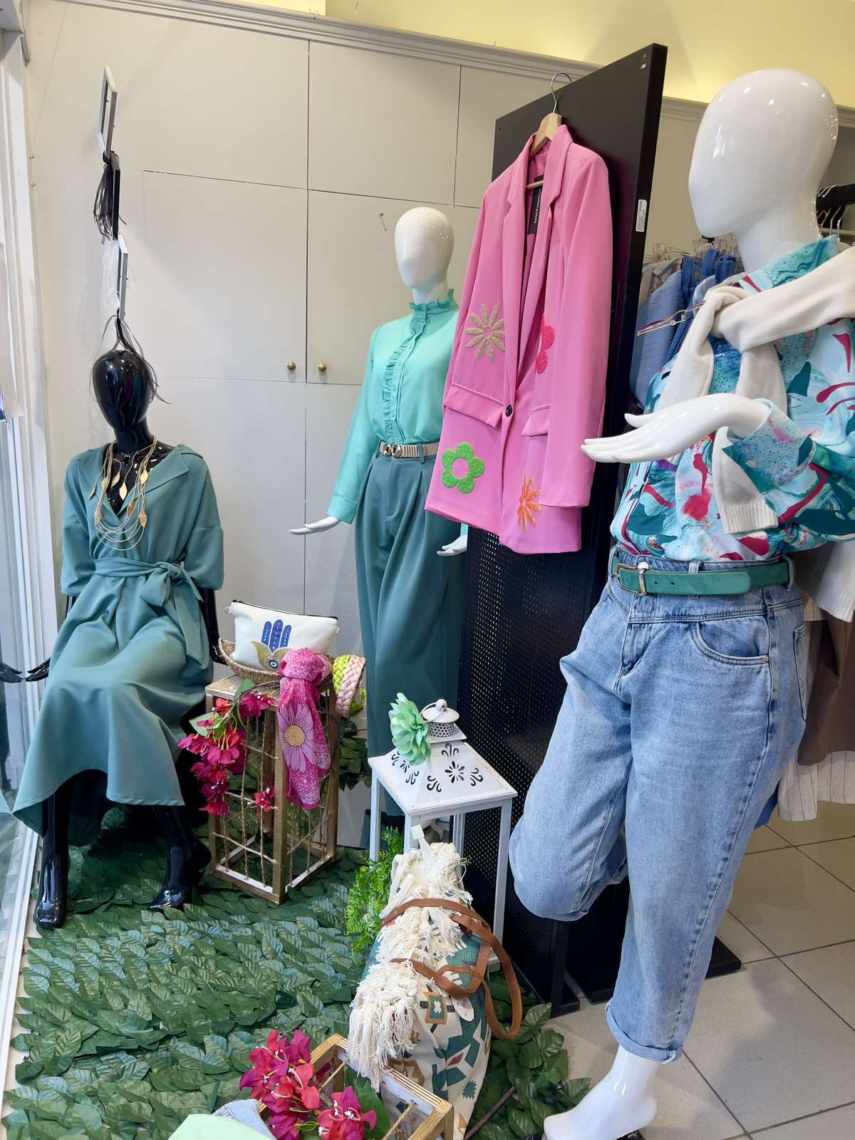 Bazaar σοκ για λίγες μέρες: Ποιοτικό γυναικείο ρούχο μόνο με 10 ευρώ! 4 Bazaar σοκ για λίγες μέρες: Ποιοτικό γυναικείο ρούχο μόνο με 10 ευρώ! 3