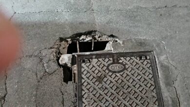 Προσοχή στη Γ. Παπανδρέου: Έσπασε φρεάτιο, κίνδυνος για τα αυτοκίνητα 30