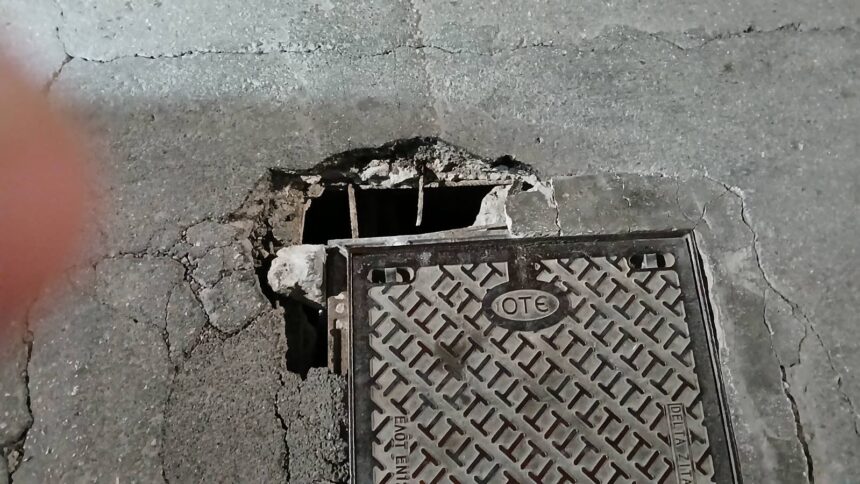 Προσοχή στη Γ. Παπανδρέου: Έσπασε φρεάτιο, κίνδυνος για τα αυτοκίνητα 1