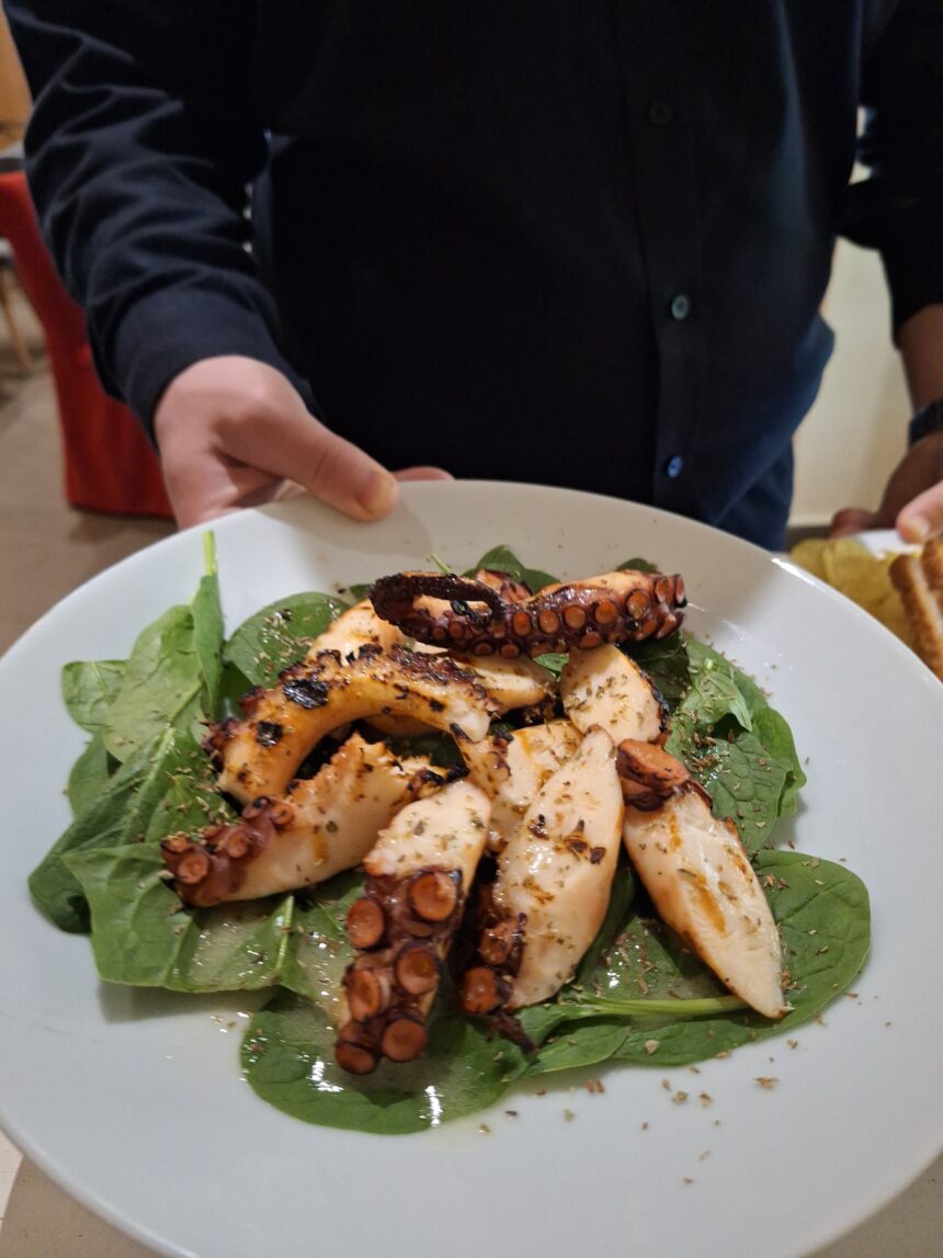 Όταν τα κρεατικά συναντούν τη νηστεία: Τρία μαγαζιά στο Χαϊδάρι που κερδίζουν και τους… Σαρακοστιανούς! 2 Όταν τα κρεατικά συναντούν τη νηστεία: Τρία μαγαζιά στο Χαϊδάρι που κερδίζουν και τους… Σαρακοστιανούς! 1