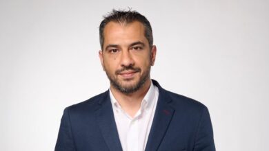 Αυτός είναι ο γιατρός από το "Αττικόν" που διαδέχτηκε την Παγώνη στην προεδρία της ΕΙΝΑΠ 53