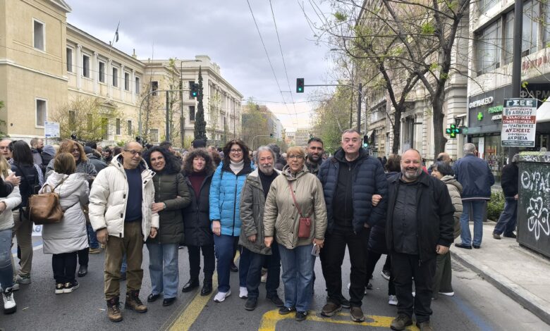 Η Δημοτική Αρχή στην απεργιακή συγκέντρωση 2 Η Δημοτική Αρχή στην απεργιακή συγκέντρωση 1