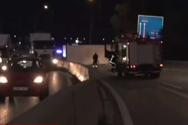 Ανατροπή νταλίκας στη Λεωφόρο Αθηνών -Γέμισε λάχανα ο δρόμος 11