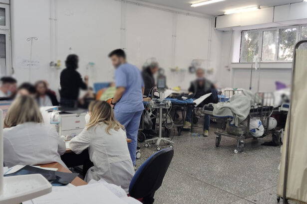 Τραγωδία στο Κρατικό Νίκαιας: Τραυματιοφορέας πέθανε ενώ μετέφερε ασθενή 15