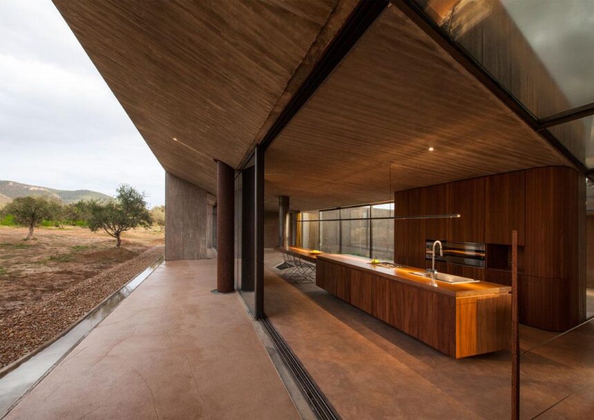 Αυτή είναι η πολυβραβευμένη κατοικία μέσα στον ελαιώνα των Μεγάρων που συζητήθηκε πολύ 1