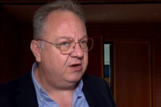 Κ. Παπαζάχος: Υποπλινιακές εκρήξεις, το χειρότερο που μπορεί να συμβεί βραχυπρόθεσμα στη Σαντορίνη 28