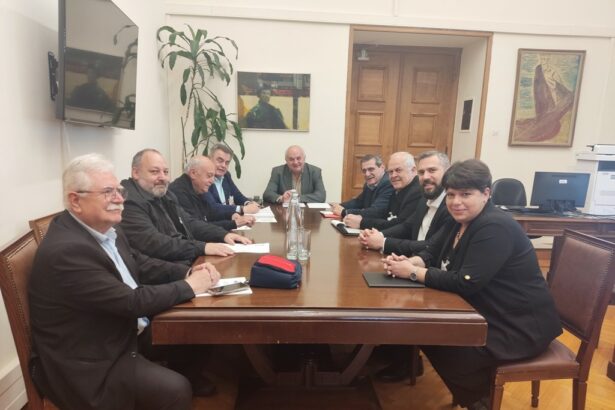 Συναντήσεις των 4 "κόκκινων" Δήμων με τα κόμματα για τη διαγραφή οφειλών οικονομικά ευάλωτων πολιτών 17