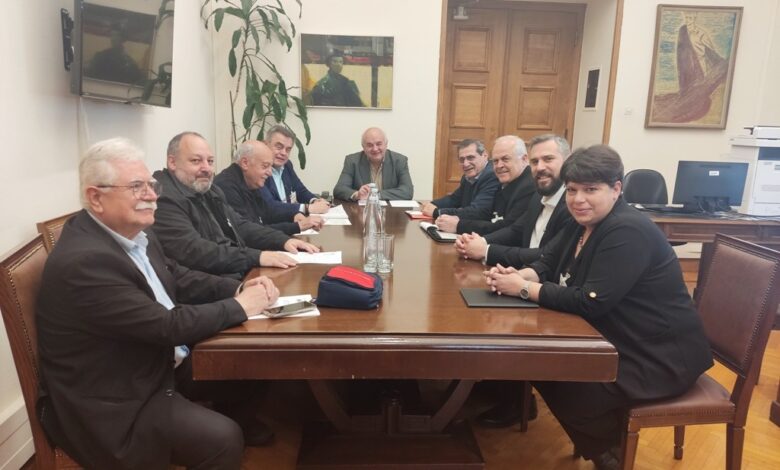 Συναντήσεις των 4 "κόκκινων" Δήμων με τα κόμματα για τη διαγραφή οφειλών οικονομικά ευάλωτων πολιτών 2 Συναντήσεις των 4 "κόκκινων" Δήμων με τα κόμματα για τη διαγραφή οφειλών οικονομικά ευάλωτων πολιτών 1