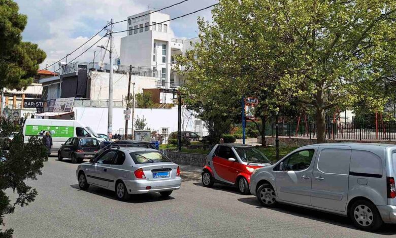 Η αιφνίδια αλλαγή μιας στάσης στο Κέντρο προκαλεί αντιδράσεις στον κόσμο 2 Η αιφνίδια αλλαγή μιας στάσης στο Κέντρο προκαλεί αντιδράσεις στον κόσμο 1