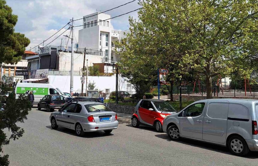 Η αιφνίδια αλλαγή μιας στάσης στο Κέντρο προκαλεί αντιδράσεις στον κόσμο 1