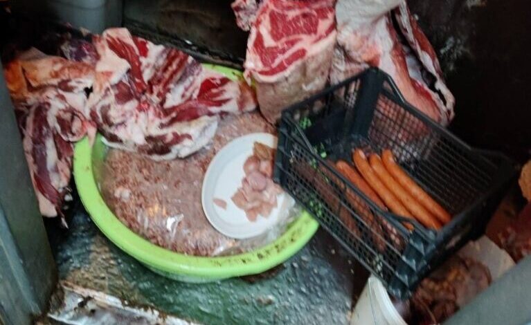 Κατασχέθηκαν 11 τόνοι χαλασμένα κρέατα από αποθήκες και καταστήματα εστίασης 2 Κατασχέθηκαν 11 τόνοι χαλασμένα κρέατα από αποθήκες και καταστήματα εστίασης 1