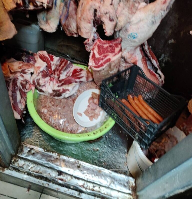 Κατασχέθηκαν 11 τόνοι χαλασμένα κρέατα από αποθήκες και καταστήματα εστίασης 8 Κατασχέθηκαν 11 τόνοι χαλασμένα κρέατα από αποθήκες και καταστήματα εστίασης 7