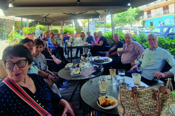 Ξανά μαζί μετά από 60 χρόνια! – Η συγκινητική συνάντηση αποφοίτων του 1ου Δημοτικού Δάσους Χαϊδαρίου, 1969 15