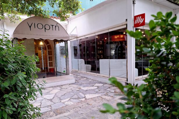 Δύο comfort food επιλογές, γεμάτες γεύση και χαρακτήρα, προσφέρονται με το αγαπημένο ποτό σου, στον πιο όμορφο κήπο της πόλης (τιμές) 35