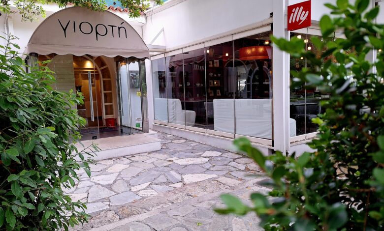 Δύο comfort food επιλογές, γεμάτες γεύση και χαρακτήρα, προσφέρονται με το αγαπημένο ποτό σου, στον πιο όμορφο κήπο της πόλης (τιμές) 2 Δύο comfort food επιλογές, γεμάτες γεύση και χαρακτήρα, προσφέρονται με το αγαπημένο ποτό σου, στον πιο όμορφο κήπο της πόλης (τιμές) 1