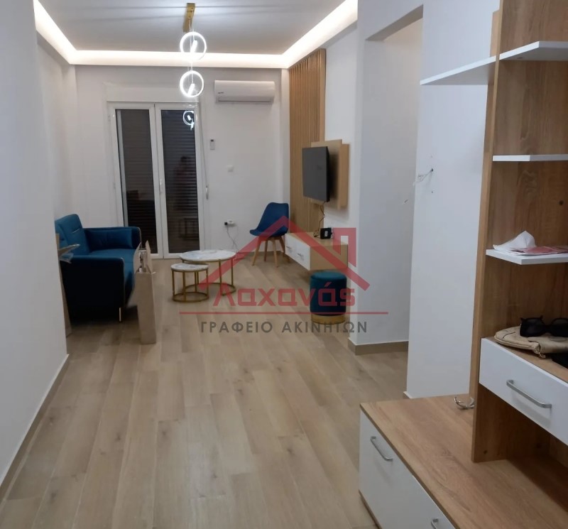 Πωλείται στον Πειραιά πλήρως ανακαινισμένο και επιπλωμένο διαμέρισμα 12 Πωλείται στον Πειραιά πλήρως ανακαινισμένο και επιπλωμένο διαμέρισμα 11