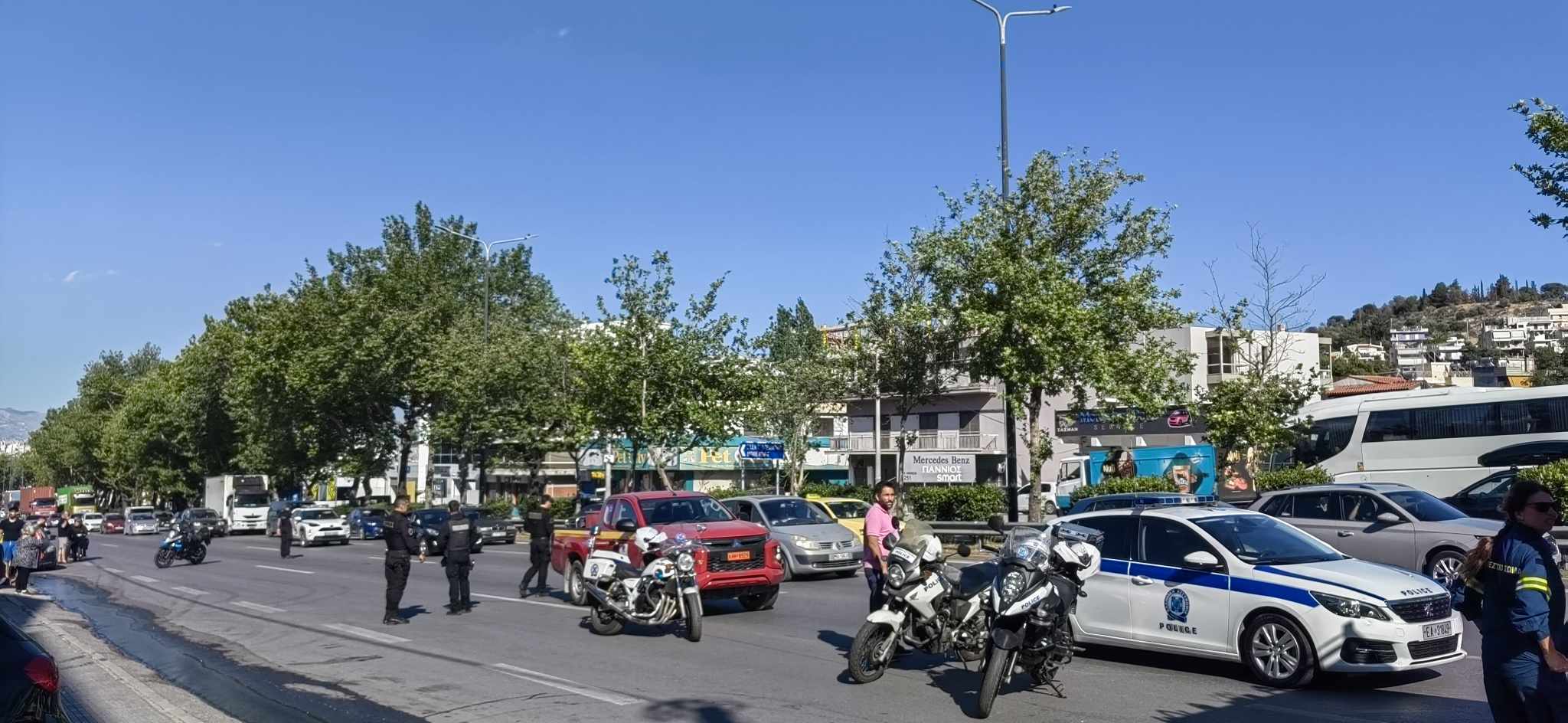 Πανικός στη Λεωφόρο Αθηνών: Φωτογραφίες και βίντεο από τη φωτιά που έκανε παρανάλωμα το πούλμαν 6 Πανικός στη Λεωφόρο Αθηνών: Φωτογραφίες και βίντεο από τη φωτιά που έκανε παρανάλωμα το πούλμαν 5