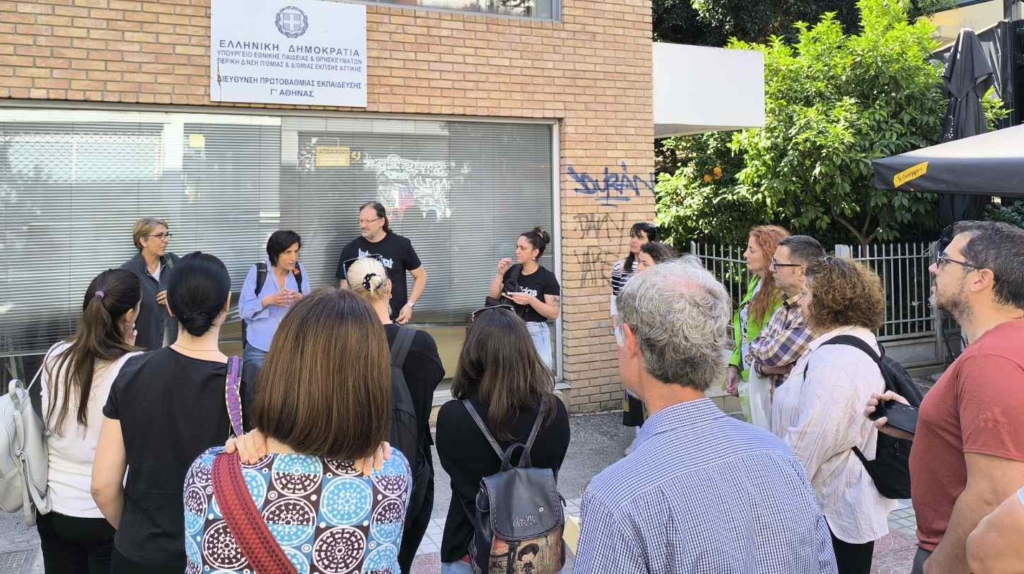 Γονείς διαμαρτύρονται για το "πάκτωμα" των παιδιών τους 4 Γονείς διαμαρτύρονται για το "πάκτωμα" των παιδιών τους 3
