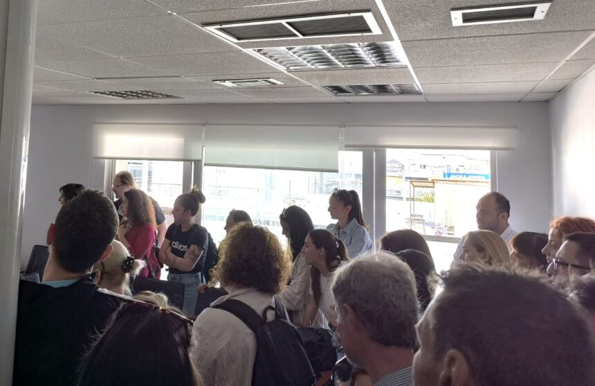 Γονείς διαμαρτύρονται για το "πάκτωμα" των παιδιών τους 1