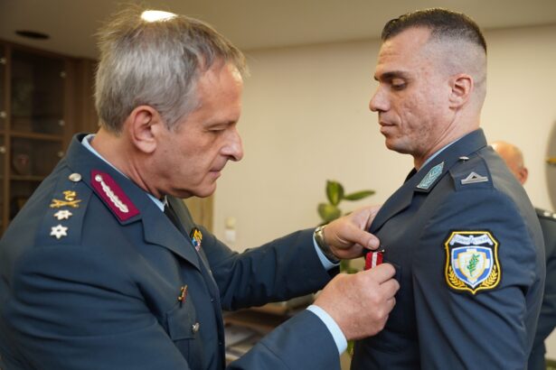 Τι σημαίνει αστυνομικός; Μάθημα ήθους στη βράβευση του Γιάννη Παχή με το Αριστείο Ανδραγαθίας 19