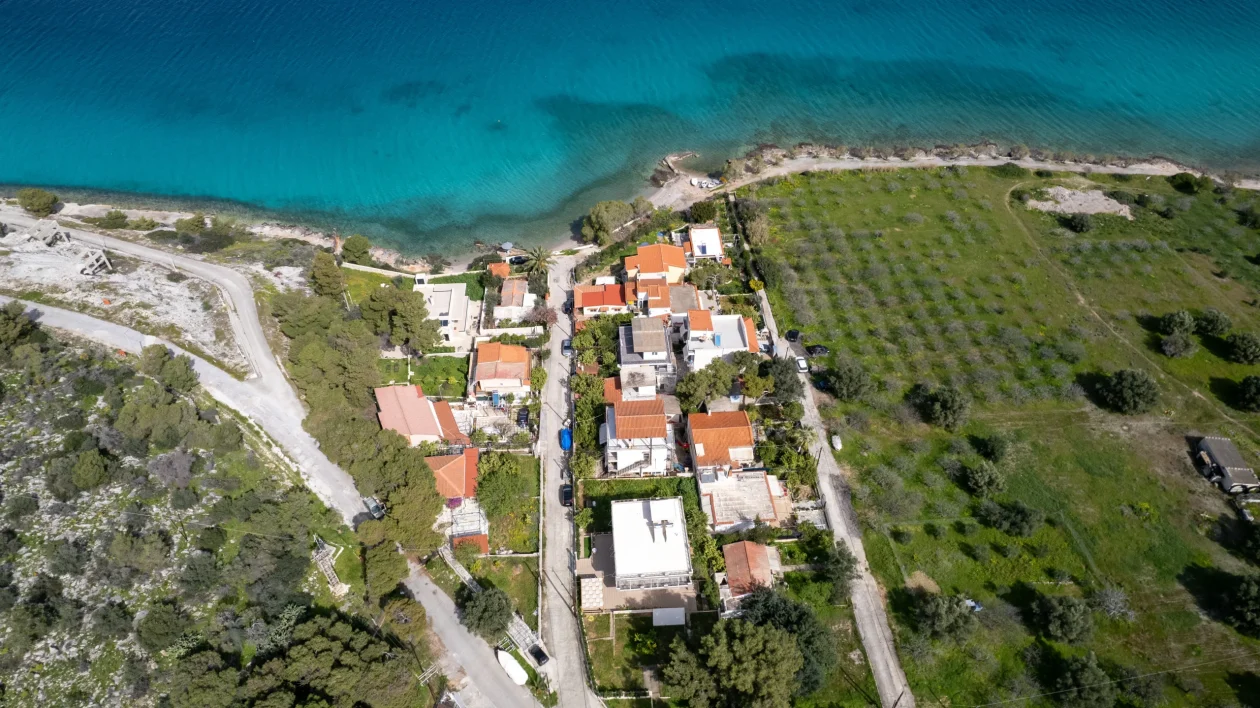 Σαλαμίνα: Πωλείται κατοικία, πλήρως επιπλωμένη και εξοπλισμένη 10 Σαλαμίνα: Πωλείται κατοικία, πλήρως επιπλωμένη και εξοπλισμένη 9