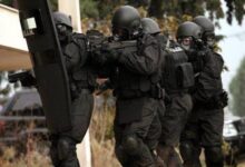 Επιδρομή της ΕΛ.ΑΣ. σε διαμερίσματα στην Αγία Βαρβάρα 30