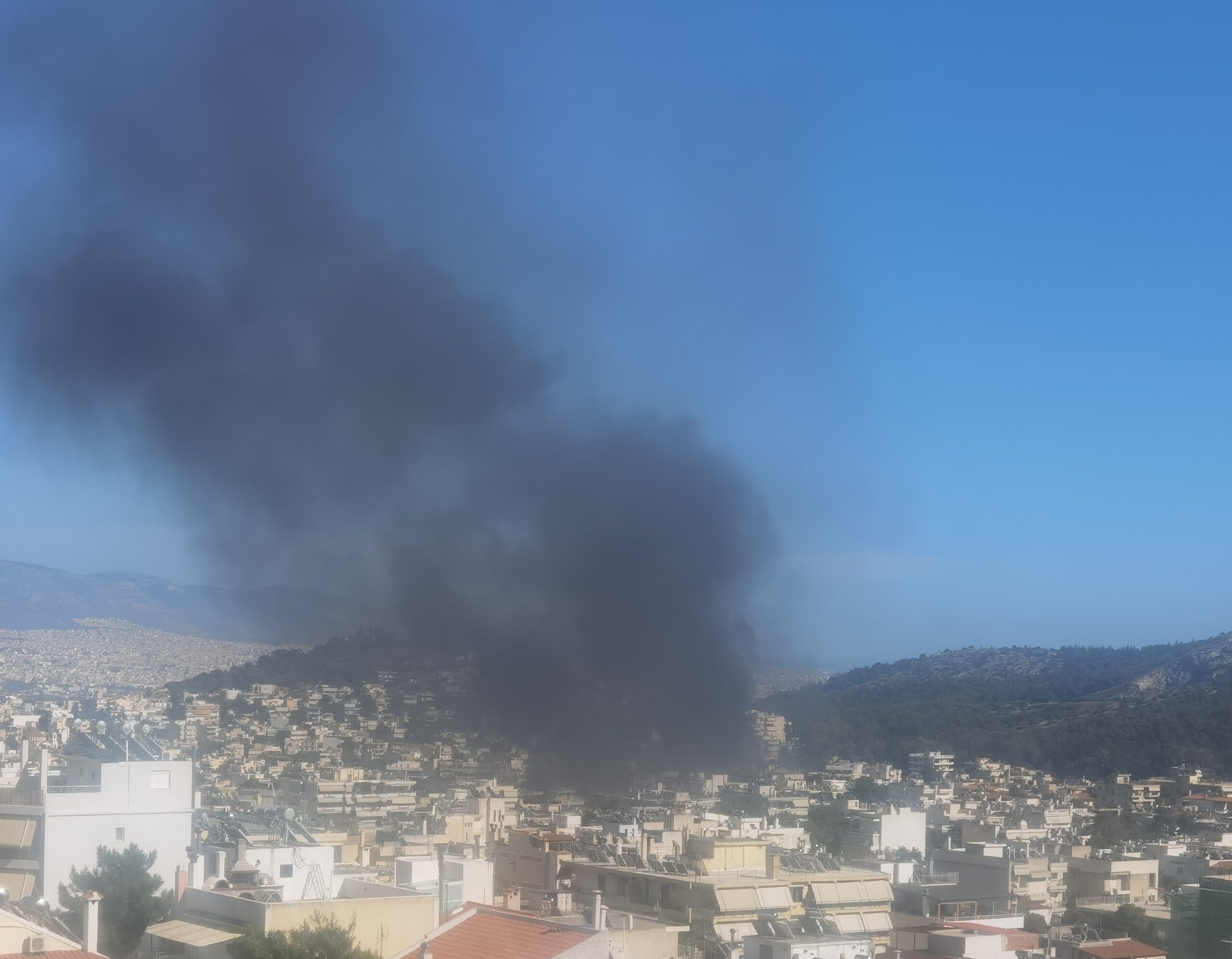 Εκρήξεις σε πούλμαν και πυκνός καπνός στη Λεωφόρο Αθηνών 6 Εκρήξεις σε πούλμαν και πυκνός καπνός στη Λεωφόρο Αθηνών 5