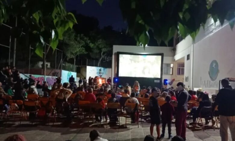 Πάμε Cinema; Το 2ο Δημοτικό μάς καλεί να απολαύσουμε προβολή στο προαύλιό του! 2 Πάμε Cinema; Το 2ο Δημοτικό μάς καλεί να απολαύσουμε προβολή στο προαύλιό του! 1