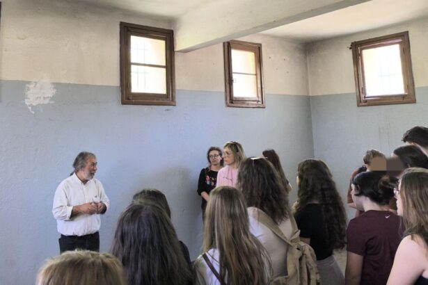 Ξενάγηση Γερμανών και Ελλήνων μαθητών στο Μπλοκ 15, από τον Δήμαρχο Χαϊδαρίου 31