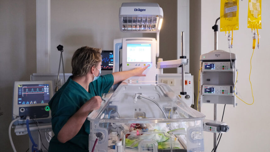 Αττικόν: Δραματική παρέμβαση παιδιάτρων - νεογνολόγων για τη μεταφορά της Παιδιατρικής Κλινικής στο Αγία Βαρβάρα 1