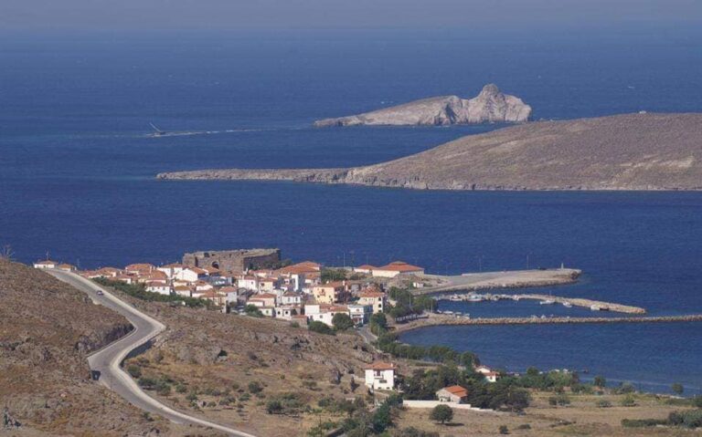 Ο Δημήτρης Αλεξανδρής οικοδεσπότης σε παραδοσιακό καφενείο στη Λέσβο! - "Ζήτημα καρδιάς", λέει στο Χαϊδάρι Σήμερα 6 Ο Δημήτρης Αλεξανδρής οικοδεσπότης σε παραδοσιακό καφενείο στη Λέσβο! - "Ζήτημα καρδιάς", λέει στο Χαϊδάρι Σήμερα 5