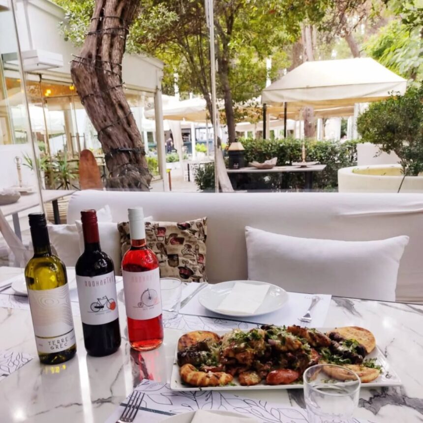 Δροσερός Κήπος όνειρο και Ποικιλία Σχάρας ή Κότσι δύο ατόμων με μια φιάλη εκλεκτό κρασί! Πού θα το απολαύσεις. Λεπτομέρειες-τιμή 1