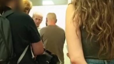 Αιγάλεω: Παρέμβαση Ρουβίκωνα στον δήμαρχο 5