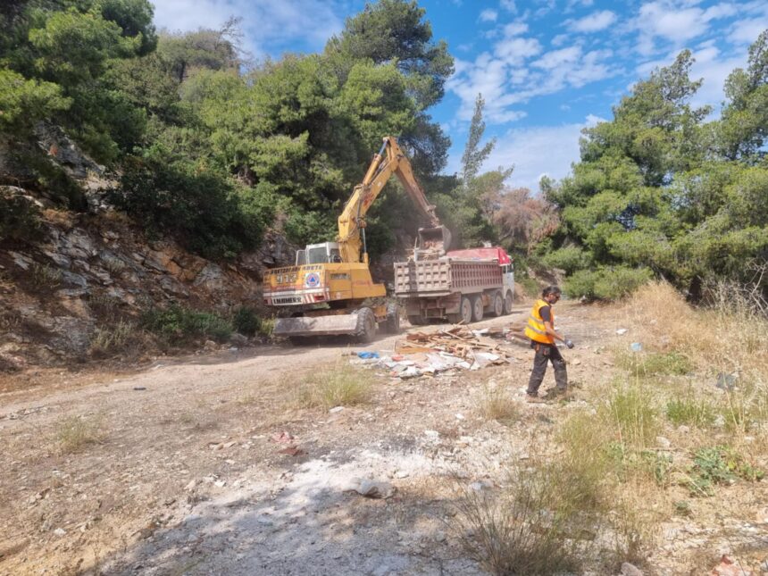 Μάχη απορρύπανσης με βαρέα οχήματα στο βουνό 1