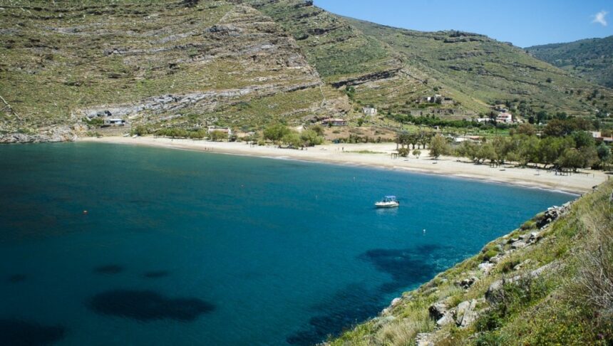 Ημερήσια στην αξεπέραστη Τζια! Η πιο λαμπερή εκδρομή του καλοκαιριού, σε εξαιρετική τιμή 1