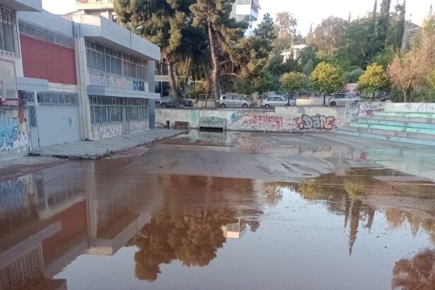 Πολύ μεγάλη διαρροή νερού σε δημοτικό σχολείο 53
