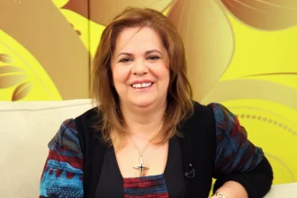 Η Έφη Θώδη αισθάνεται Βουγιουκλάκη και Καζαντζίδης του δημοτικού τραγουδιού 39