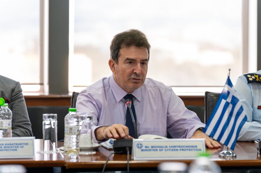 "Η αστυνομία είναι κάθε μέρα μέσα στους καταυλισμούς. Υπήρξε δυστυχώς για πολλά χρόνια ανοχή" 1
