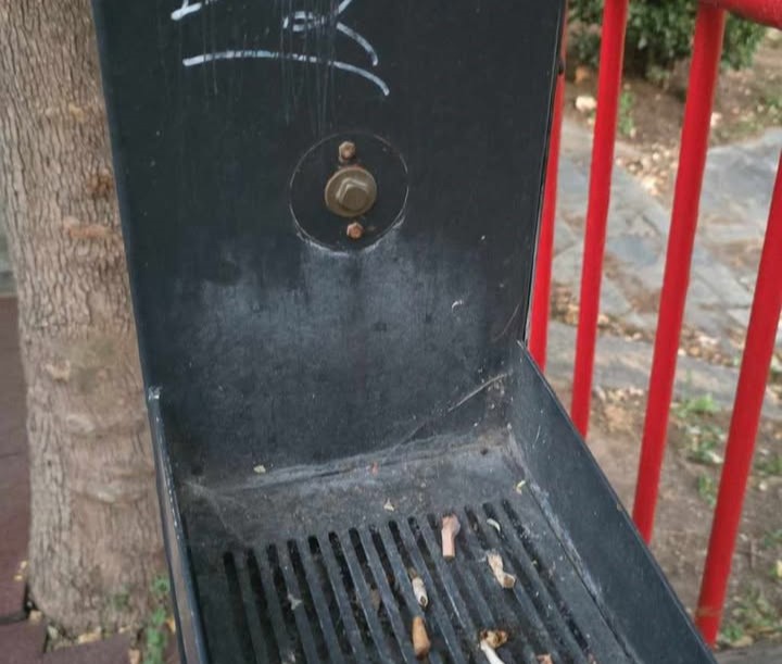 "Η παιδική χαρά μας έχει ταπωμένη βρύση" 2 "Η παιδική χαρά μας έχει ταπωμένη βρύση" 1