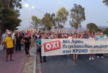 "Aφήστε την πόλη ν’ ανασάνει!" Πλήθος κόσμου μέσα στον καύσωνα, ασπίδα για την ακτή του Κρόνου στην Ελευσίνα 41