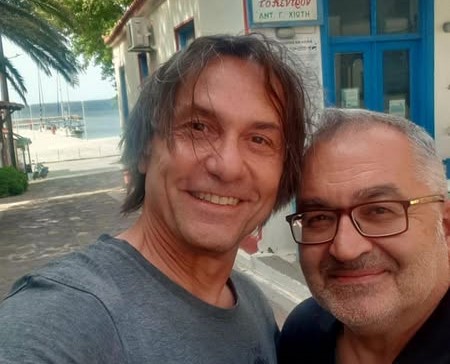 Ο Δημήτρης Αλεξανδρής σε αληθινό ρόλο… καφετζή! - Μυτιληνιά ουζάκια με ζεστό χαμόγελο και καλλιτεχνική διάθεση 3