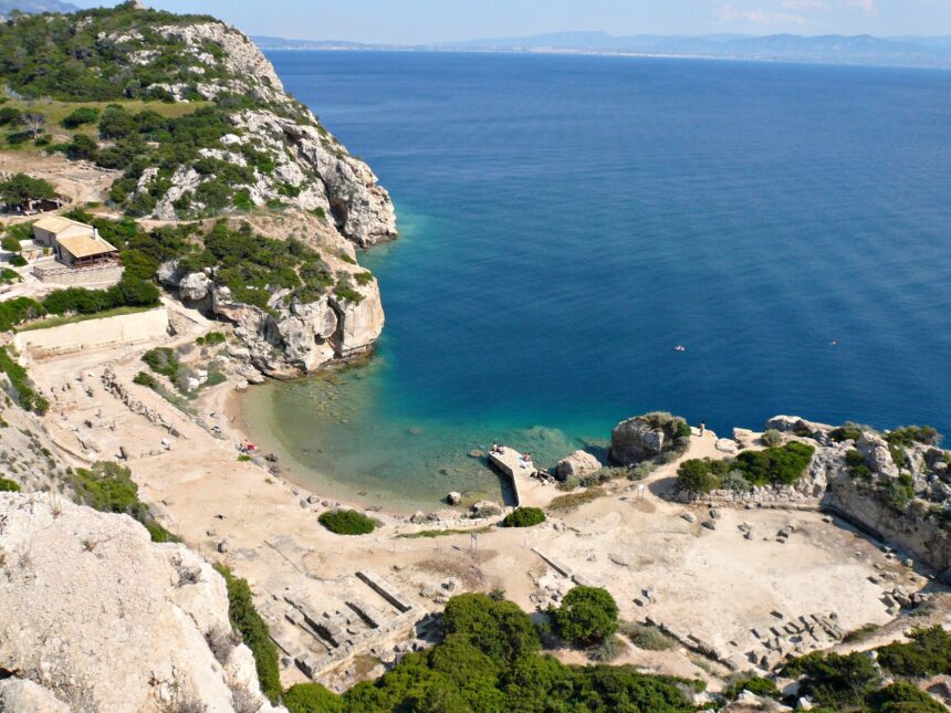 Σαββατοκύριακο - έκπληξη: Η Κορινθία αλλιώς / Πολυθεματική εκδρομή σε άγνωστα, υπόγεια, εναλλακτικά μονοπάτια και τοποθεσίες 1