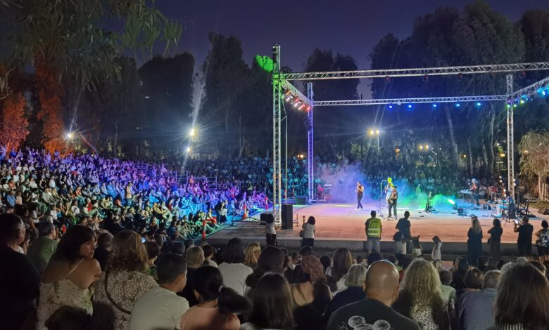 Το αξέχαστο πάρτι με τον Πασχάλη στο Άλσος Περιστερίου – Έκρηξη νοσταλγίας, ενέργειας και αυθεντικής διασκέδασης - Βίντεο 2 Το αξέχαστο πάρτι με τον Πασχάλη στο Άλσος Περιστερίου – Έκρηξη νοσταλγίας, ενέργειας και αυθεντικής διασκέδασης - Βίντεο 1