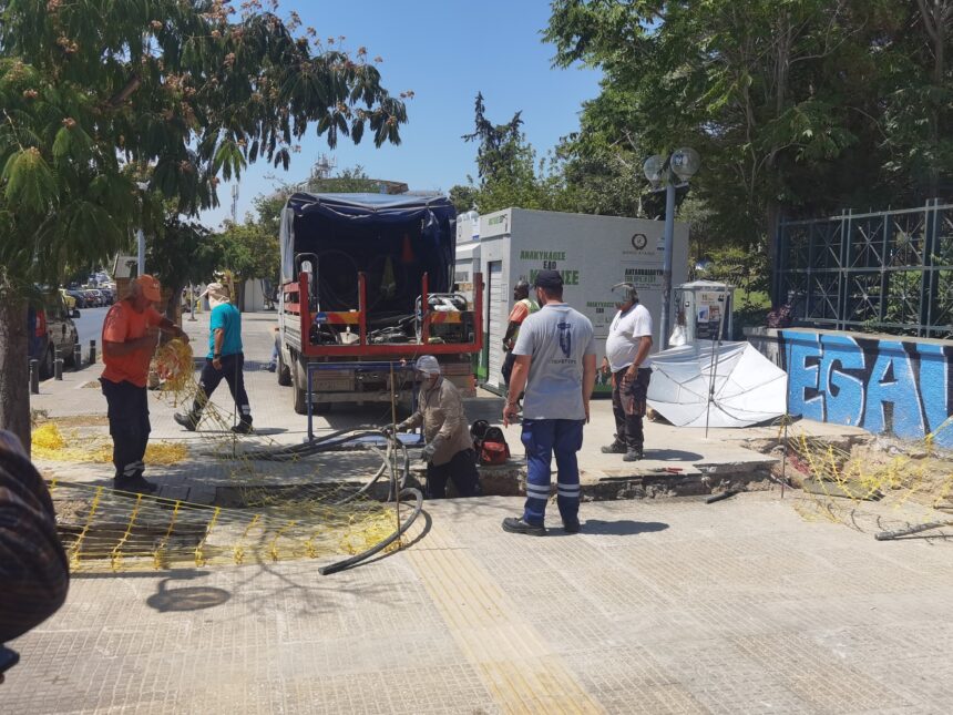 Ιερά Οδός, σοβαρή βλάβη στο ηλεκτρικό δίκτυο: Υπεράνθρωπη προσπάθεια εργαζόμενων σε αφόρητες συνθήκες 2 Ιερά Οδός, σοβαρή βλάβη στο ηλεκτρικό δίκτυο: Υπεράνθρωπη προσπάθεια εργαζόμενων σε αφόρητες συνθήκες 1