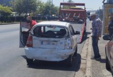 Νταλίκα "πλάκωσε" ΙΧ σε φανάρι της Λεωφόρου Αθηνών 62