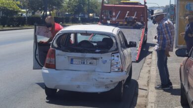Νταλίκα "πλάκωσε" ΙΧ σε φανάρι της Λεωφόρου Αθηνών 11