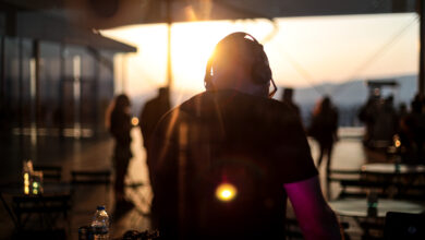 Sunset DJ Sets: Ραντεβού με τη δύση του ήλιου, στη Βεράντα του Φάρου - Είσοδος ελεύθερη 9