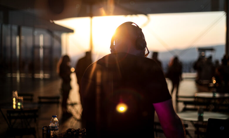 Sunset DJ Sets: Ραντεβού με τη δύση του ήλιου, στη Βεράντα του Φάρου - Είσοδος ελεύθερη 2 Sunset DJ Sets: Ραντεβού με τη δύση του ήλιου, στη Βεράντα του Φάρου - Είσοδος ελεύθερη 1