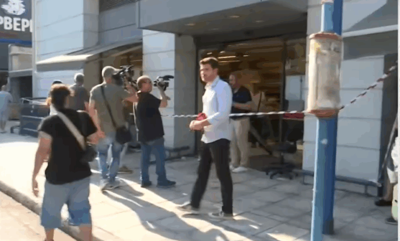 Τροχαίο στην Πέτρου Ράλλη: Ποια είναι η κατάσταση των τριών τραυματιών από την "εισβολή" ΙΧ σε σούπερ μάρκετ 2 Τροχαίο στην Πέτρου Ράλλη: Ποια είναι η κατάσταση των τριών τραυματιών από την "εισβολή" ΙΧ σε σούπερ μάρκετ 1